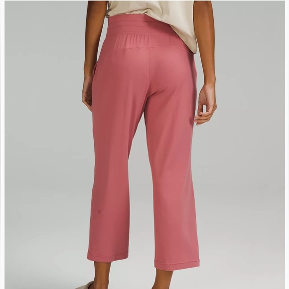 Ready to Rulu cropped pant, size 8! - Picture 5 of 6